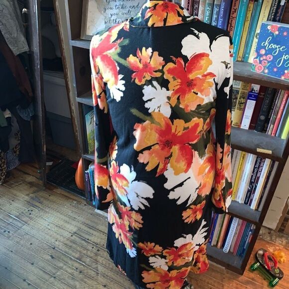 Lularoe artsy bold floral knit button down from long sleeve S dress - Picture 2 of 3